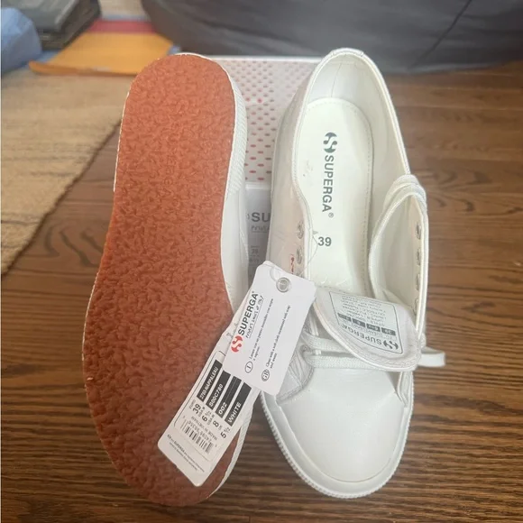 NWT…Superga Nappa White casual sneaker in size 8… - Picture 2 of 4